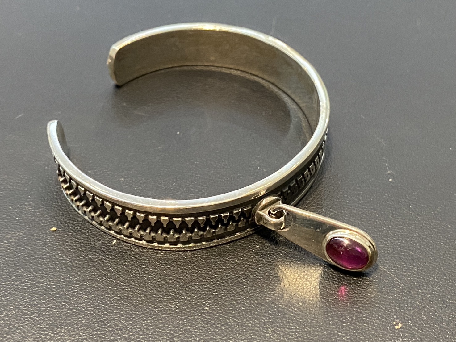 銀製手環生產,銅製手環生產案例-台灣銀飾工廠,台北銀飾工廠,新北銀飾工廠,銅飾工廠,台北銀飾生產,銅銀飾品製做,飾品鑄造,銅零件鑄造,銀零件鑄造,筆配件打版,飾品量產鑄造,擺飾專業打版,銀飾戒指生產,銀飾項鍊生產,銀飾配件訂製,銀飾工廠推薦,巧美信飾品工藝1